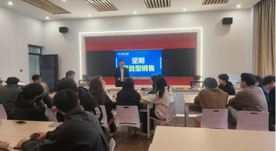 数字经济学院特邀企业导师进校开展实训授课