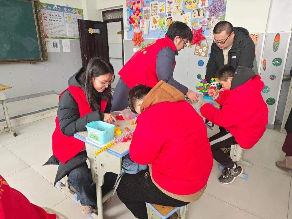 数字经济学院学子返家乡实践 以青春之力绘就服务底色